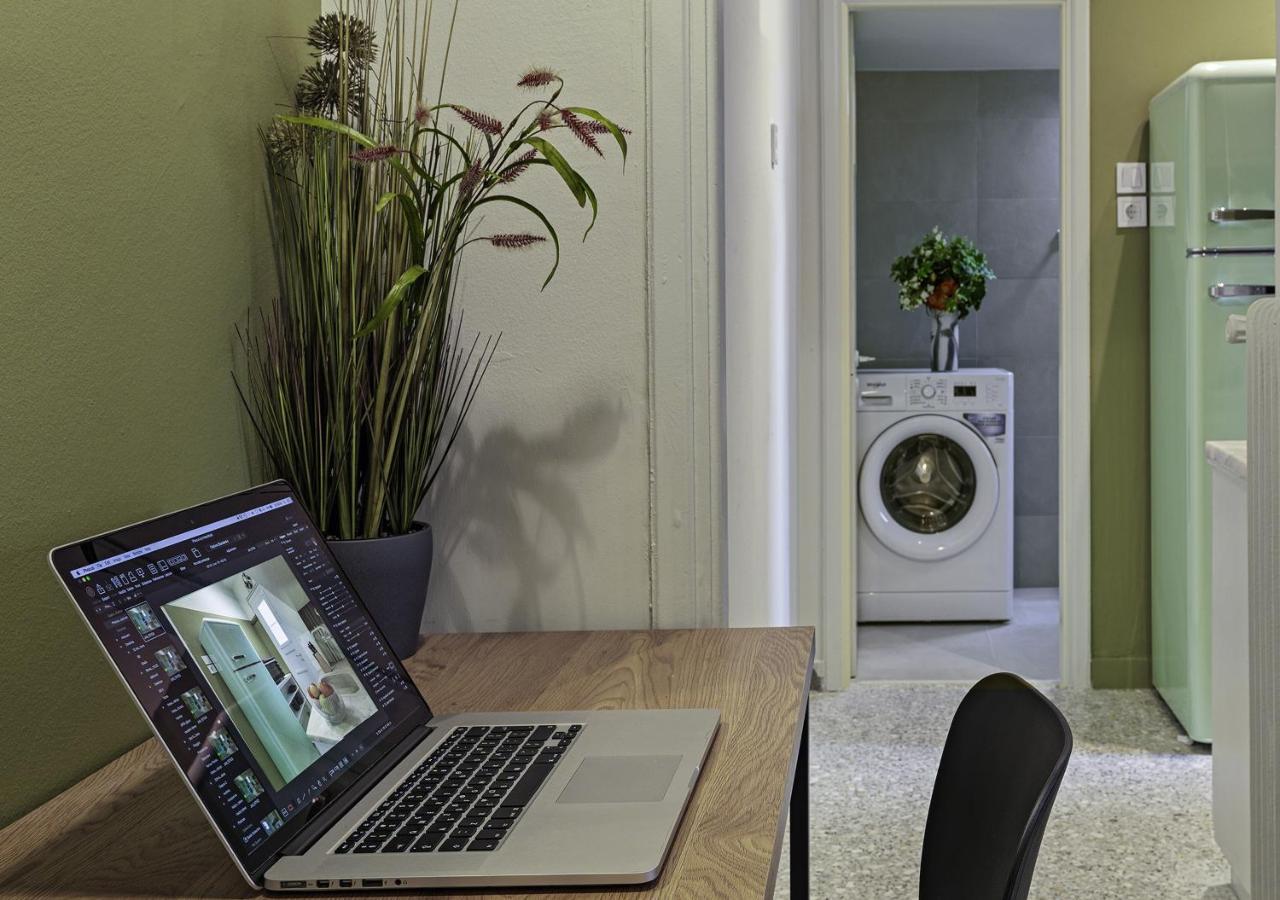 New Hidden Gem, A Studio At A Super Prime Location Athena Bagian luar foto