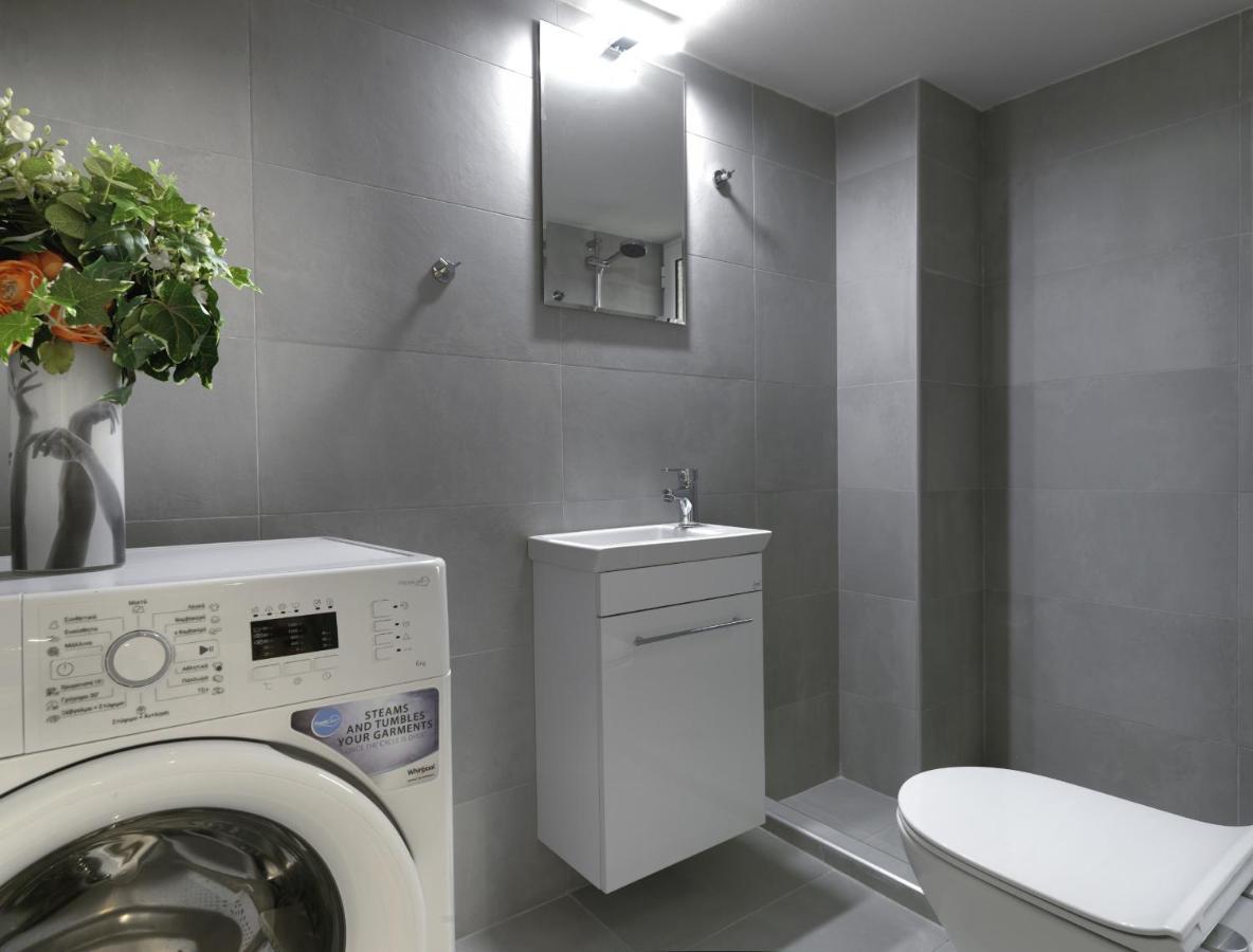 New Hidden Gem, A Studio At A Super Prime Location Athena Bagian luar foto